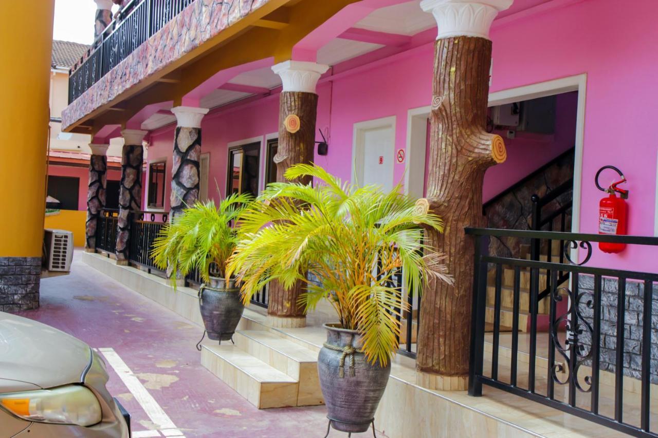 Hilton View Hotel Ogbodjo Экстерьер фото